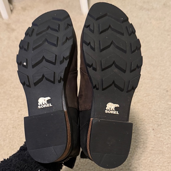 Sorel Women’s Brown and Black Chelsea Boots - Picture 4 of 10